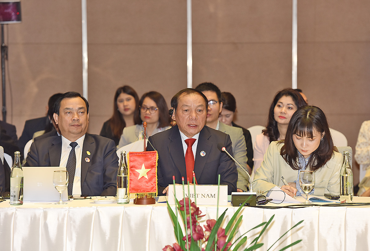Bộ trưởng Nguyễn Văn Hùng phát biểu tại Hội nghị. Ảnh: Trung tâm thông tin