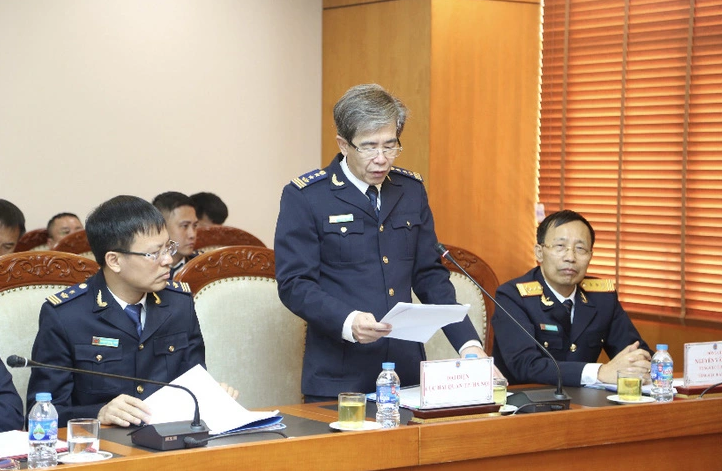 Cục trưởng Cục Hải quan Hà Nội thông tin về kết quả đấu tranh triệt phá các đường dây ma túy từ nước ngoài về Việt Nam qua đường hàng không. Ảnh: GIANG LONG