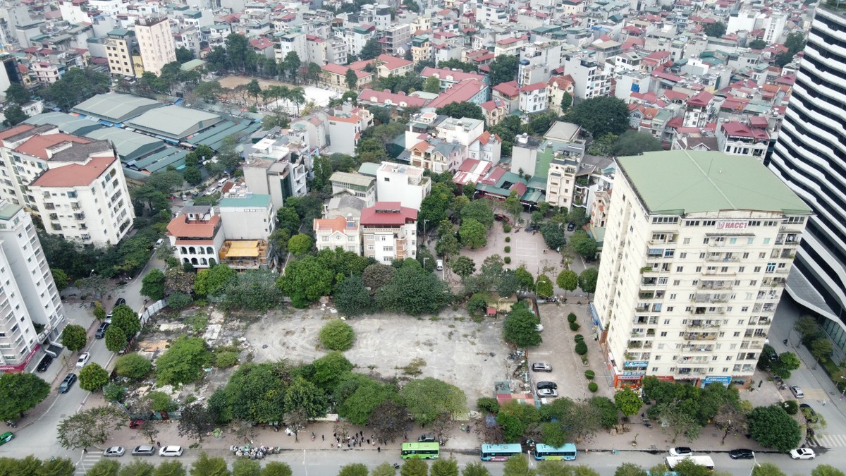 Sau khi được bàn giao khu “đất vàng” trên, ngày 23/9/2011 Công ty CP Bất động sản AIC đã xin điều chỉnh dự án và được UBND TP.Hà Nội chấp thuận.