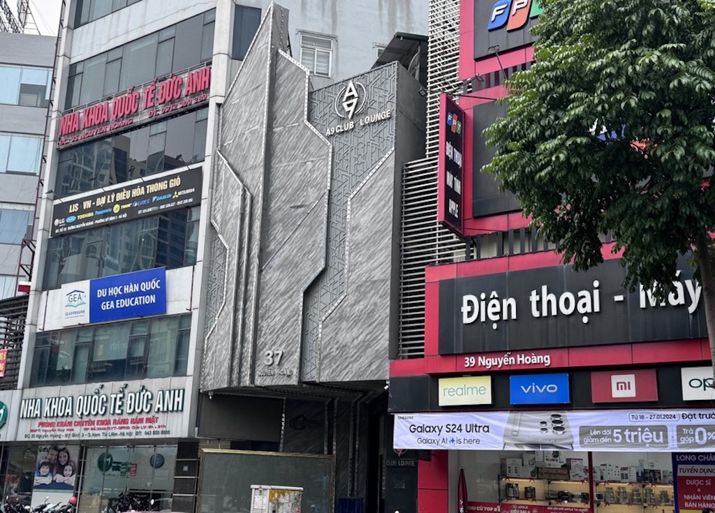 Quán bar A9 Club có địa chỉ tại 37 Nguyễn Hoàng (phường Mỹ Đình 2, quận Nam Từ Liêm, Hà Nội) hoạt động như một vũ trường trá hình.
