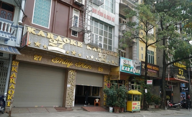 Hàng loạt quán karaoke ở đường Nguyễn Du, phường Điện Biên, thành phố Thanh Hóa phải đóng cửa để thực hiện quy định phòng cháy.
