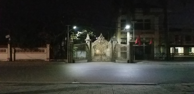 Cổng ngõ dẫn vào nhà riêng của ông Đỗ Hữu Ca ở H.Thủy Nguyên (TP.Hải Phòng)