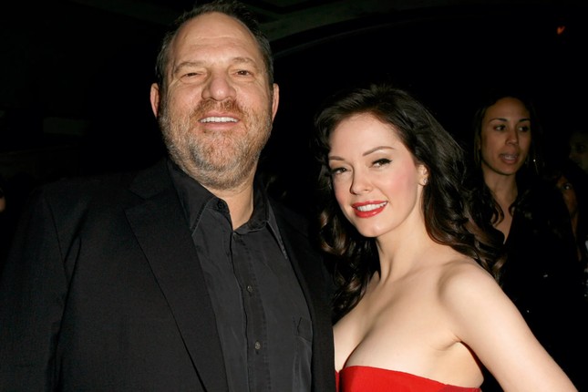 Harvey Weinstein nhiều năm liền đối mặt cáo buộc hiếp dâm, tấn công tình dục.