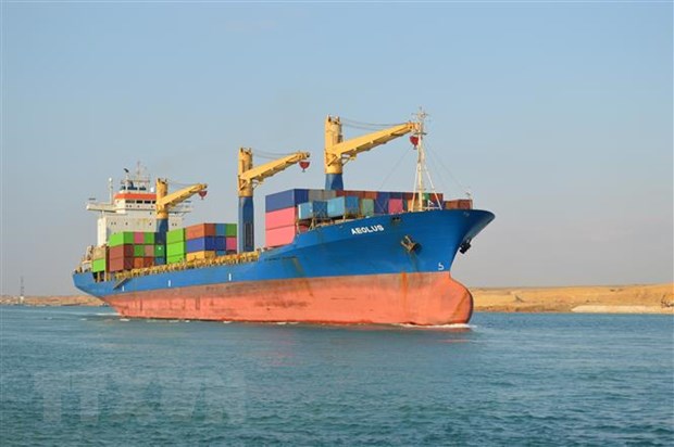Tàu thuyền trên Kênh đào Suez. (Ảnh: Nguyễn Trường/TTXVN)