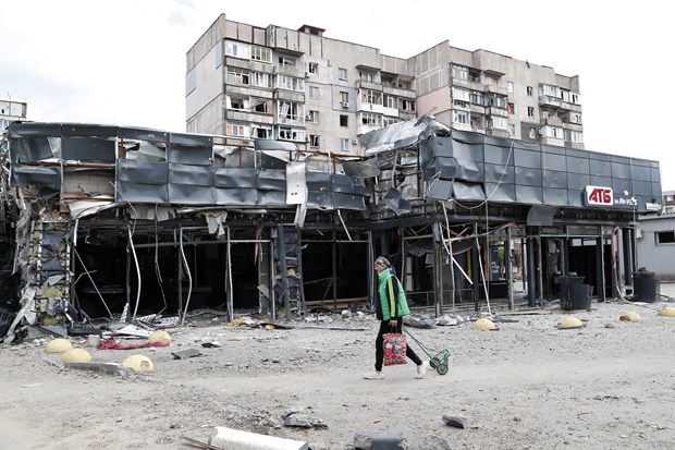 Tòa nhà bị hư hại do xung đột tại Mariupol, Ukraine, ngày 28/4/2022. (Ảnh: THX/TTXVN)
