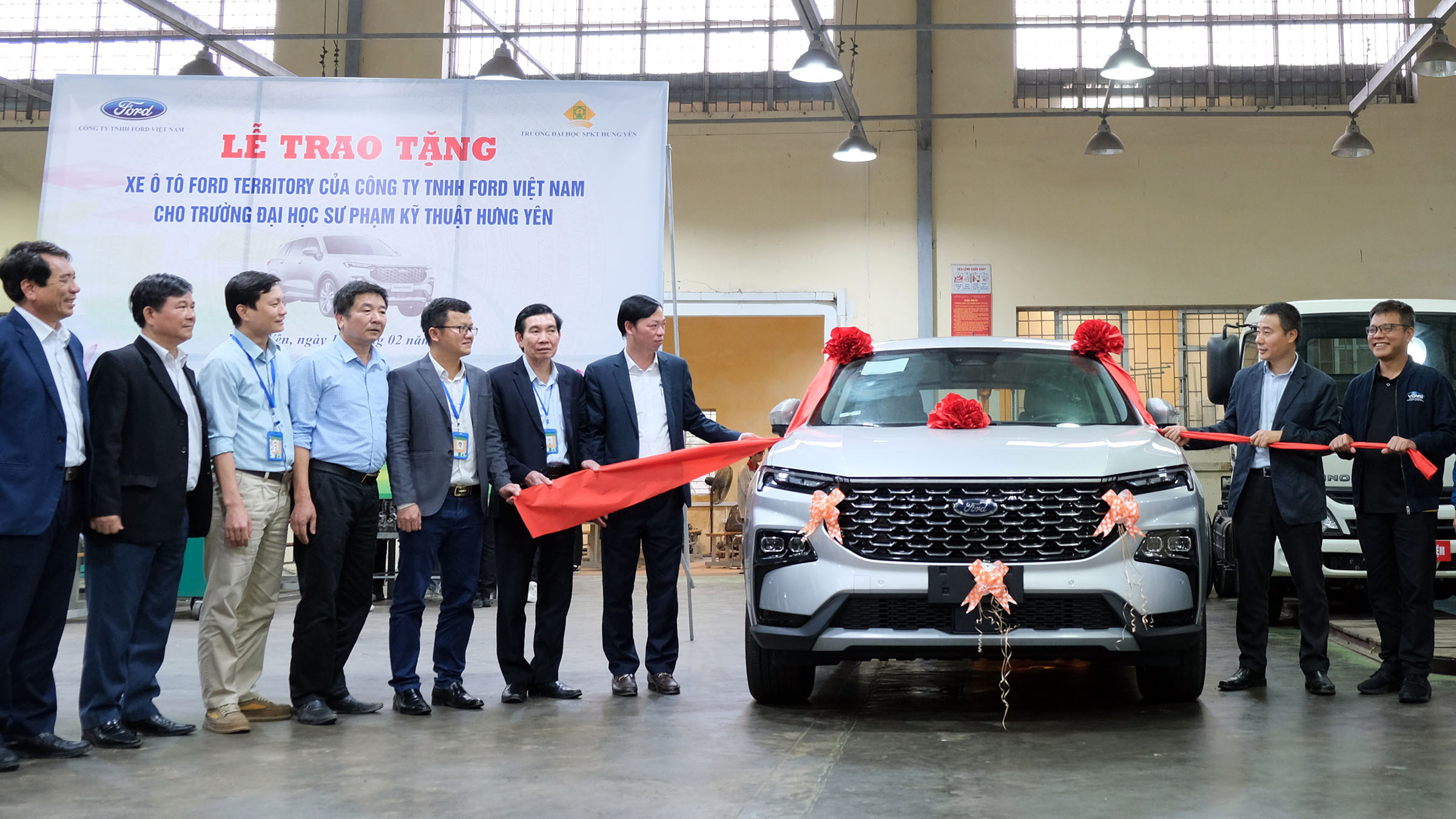 Ford Việt Nam tặng Ford Territory mới nguyên chiếc cho sinh viên ngành kỹ thuật