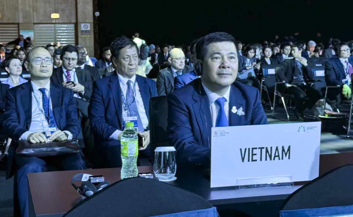 Bộ trưởng Bộ Công Thương Nguyễn Hồng Diên - Trưởng Đoàn Công tác Việt Nam tham dự Phiên khai mạc Hội nghị Bộ trưởng WTO lần thứ 13