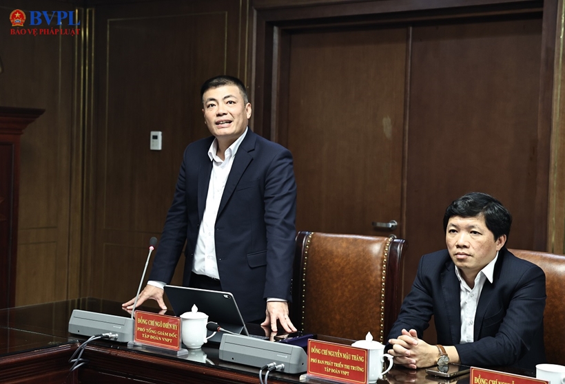 Ông Ngô Diên Hy, Phó Tổng Giám đốc Tập đoàn VNPT phát biểu tại hội nghị sơ kết. 