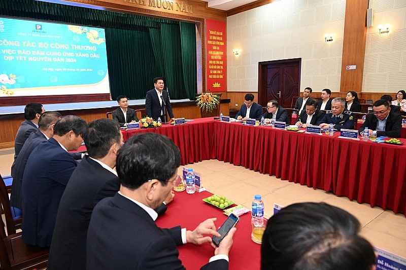 Bộ trưởng Nguyễn Hồng Diên phát biểu chỉ đạo tại buổi làm việc, chúc Tết lãnh đạo Tập đoàn Petrolimex