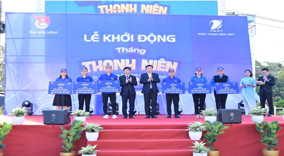 BTC  trao tặng 6 điểm phủ sóng Wifi  tại khu vực công cộng trên địa bàn các huyện Cư Jút, Đắk Mil, Đắk Song, Đắk R’lấp và TP. Gia Nghĩa