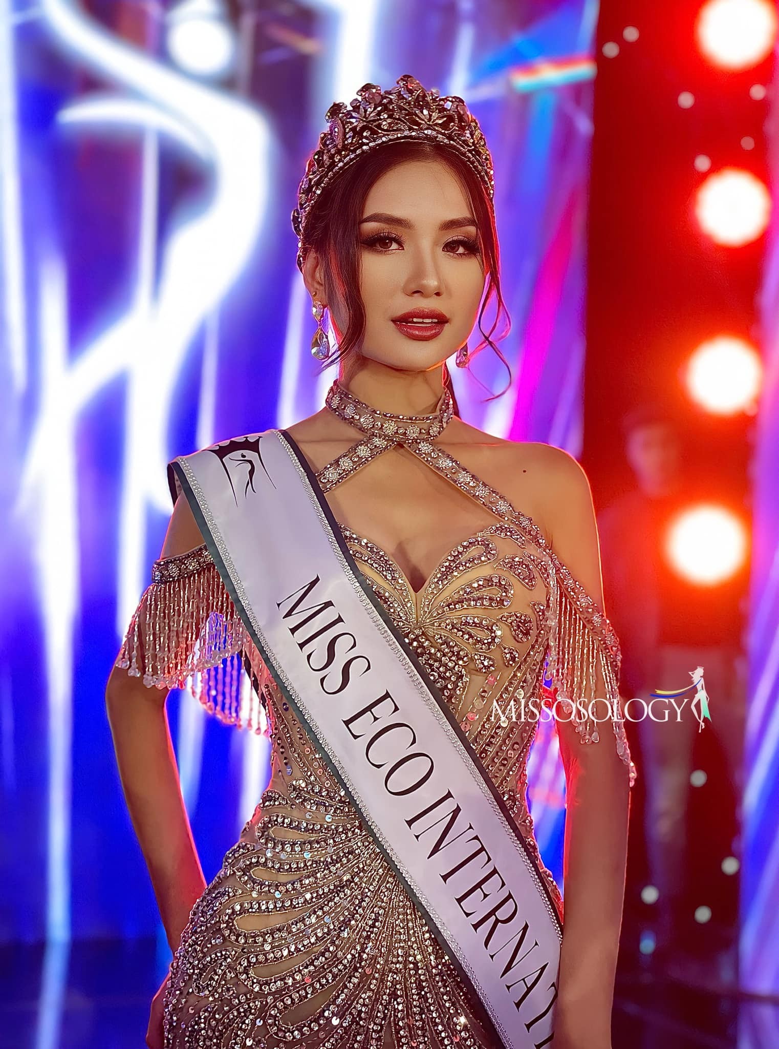 Đại diện Việt Nam Nguyễn Thanh Hà đã đăng quang ngôi vị cao nhất tại cuộc thi Miss Eco International - Hoa hậu Môi trường Thế giới 2023.