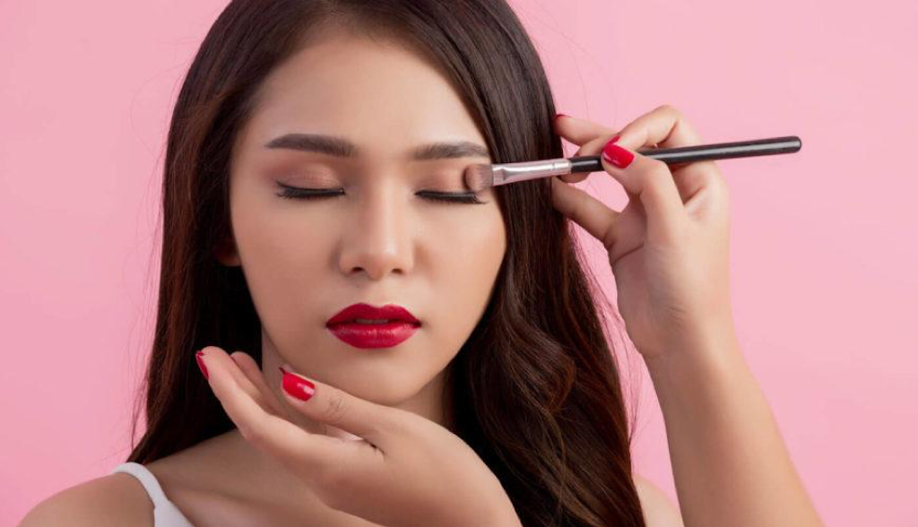 Trang điểm là ngành nghề thu hút nhiều người học.