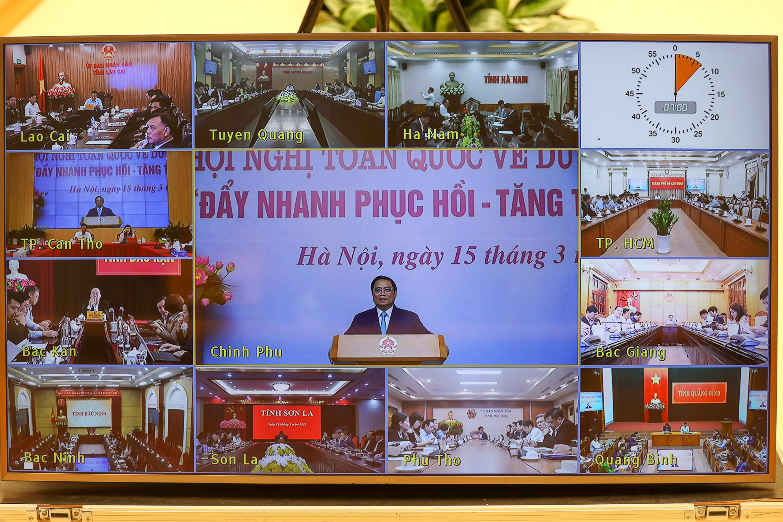 Hội nghị trực tuyến tới các điểm cầu tại 63 tỉnh, thành phố trên toàn quốc (Ảnh: Nhật Bắc/VGP)