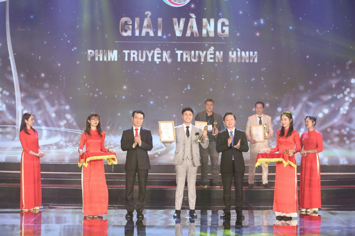 Thanh Sơn đoạt giải Nam diễn viên xuất sắc tại Liên hoan Truyền hình toàn quốc lần thứ 41.