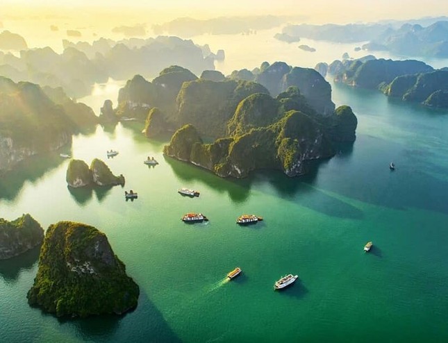 Theo báo Pháp, Vịnh Hạ Long trở thành điểm phải đến nếu du lịch Việt Nam. (Nguồn: Báo Quảng Ninh)