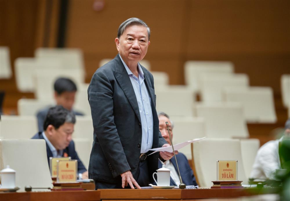 Bộ trưởng Tô Lâm trả lời vấn tại phiên họp