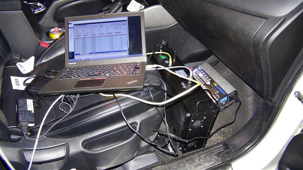 Máy tính và thiết bị giả trạm BTS hoạt động trên xe ô tô.