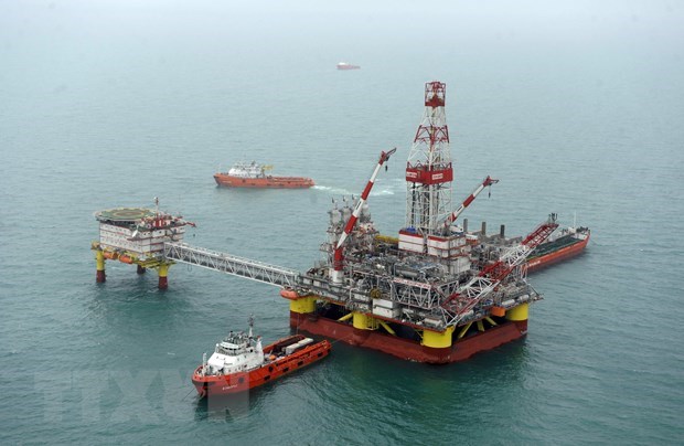 Giàn khoan dầu của Công ty dầu khí Lukoil thuộc Nga trên biển Caspi. (Nguồn: AFP/TTXVN)