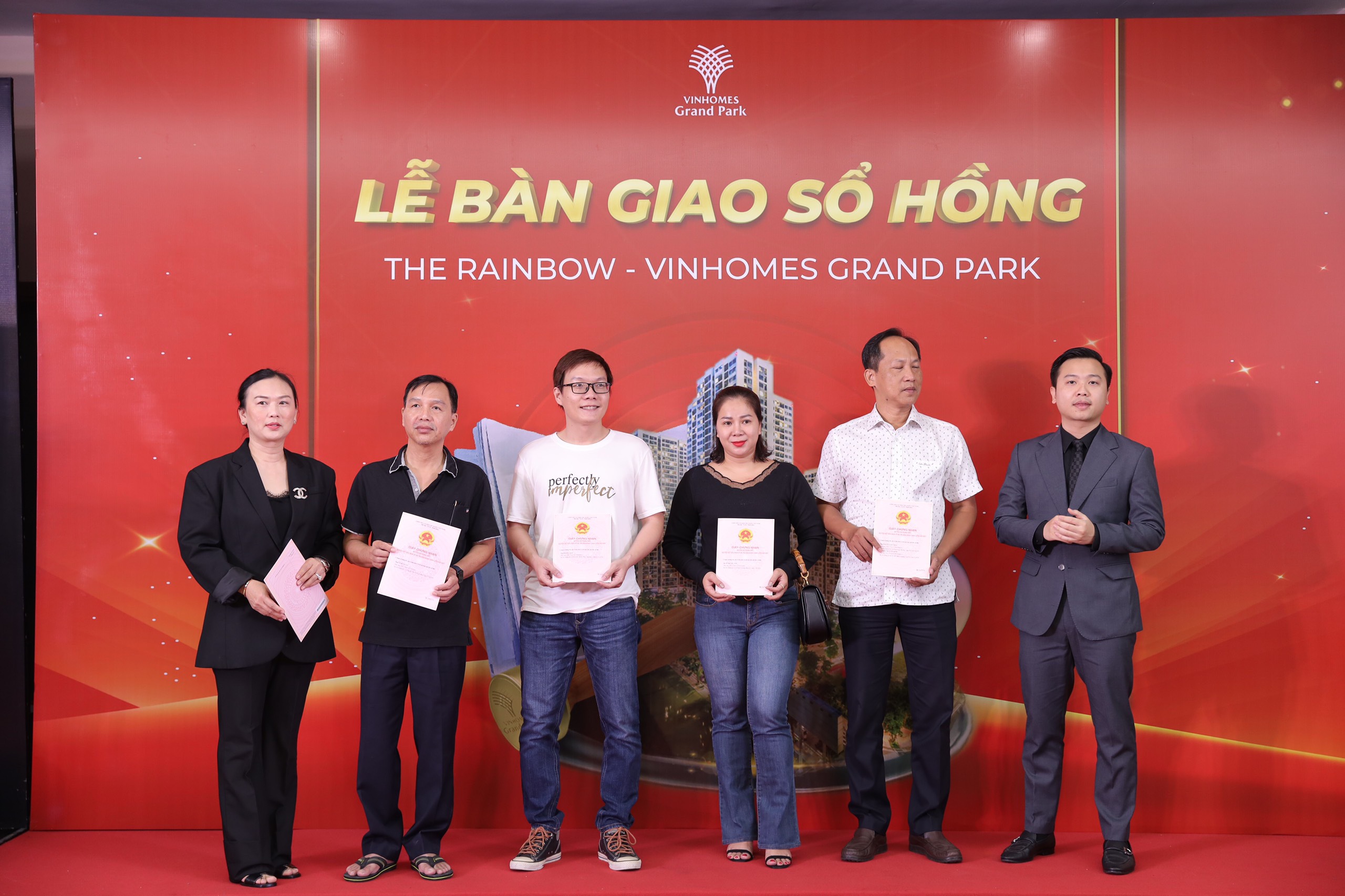 Những khách hàng đầu tiên trên tay sổ hồng tại dự án The Rainbow – Vinhomes Grand Park