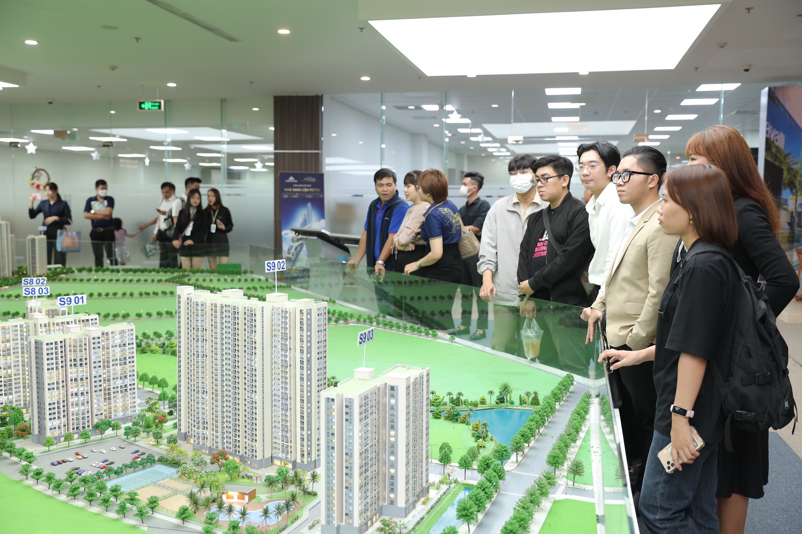 Việc bàn giao sổ hồng đúng theo cam kết đã khẳng định uy tín của Vinhomes – chủ đầu tư bất động sản hàng đầu Việt Nam