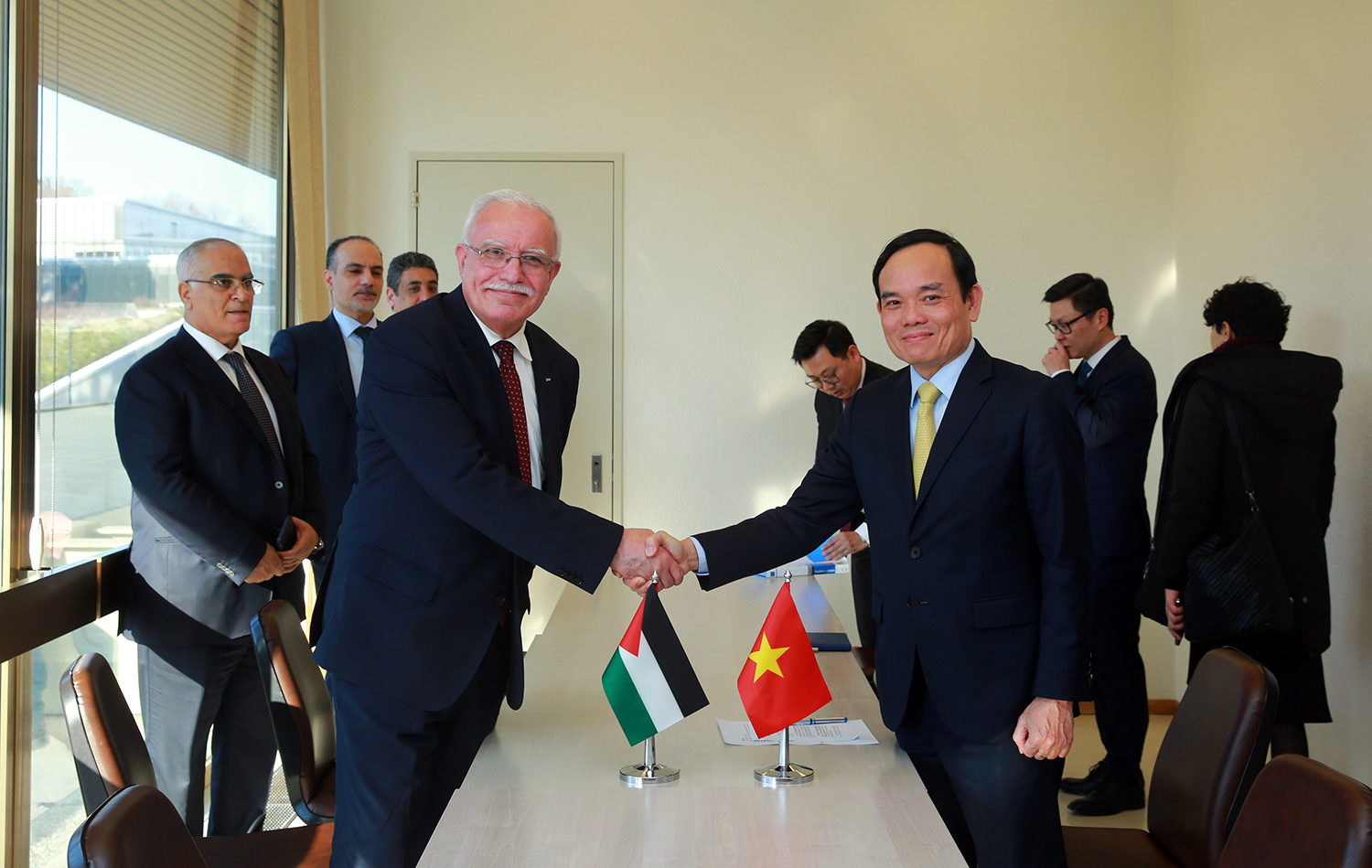 Phó Thủ tướng Chính phủ Trần Lưu Quang trong cuộc gặp với Bộ trưởng Ngoại giao Palestine Riad Al-Malki