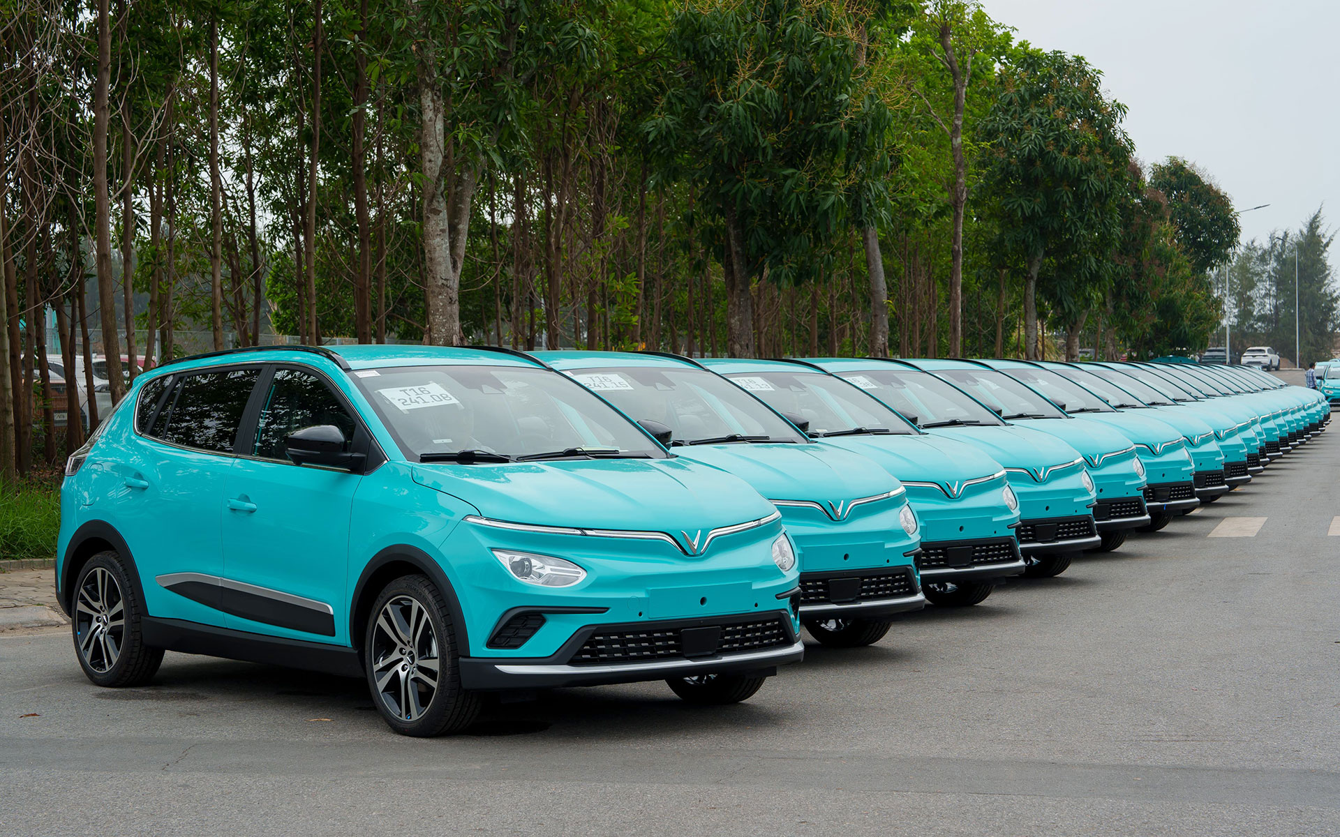 Chiêm ngưỡng dàn “xe ôm xanh” VinFast chuẩn bị ra mắt đấu Grab và Gojek
