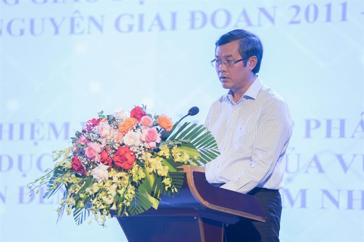 Thứ trưởng Nguyễn Văn Phúc báo cáo tại Hội nghị