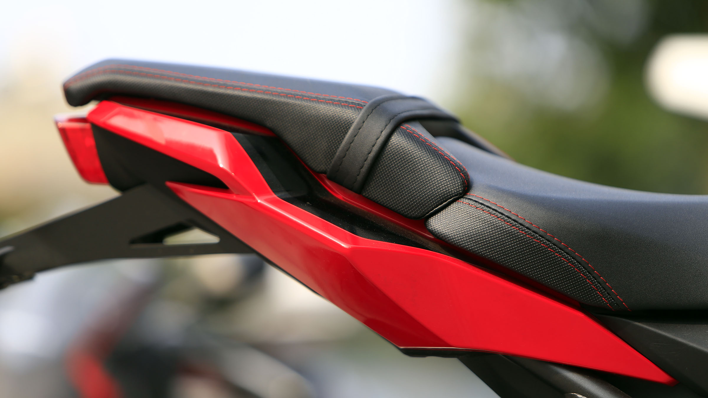Thế giới 2 bánh: Diện kiến Honda CBR650R 2023 – mẫu sportbike đích thực dành cho “người mới” - Ảnh 12.