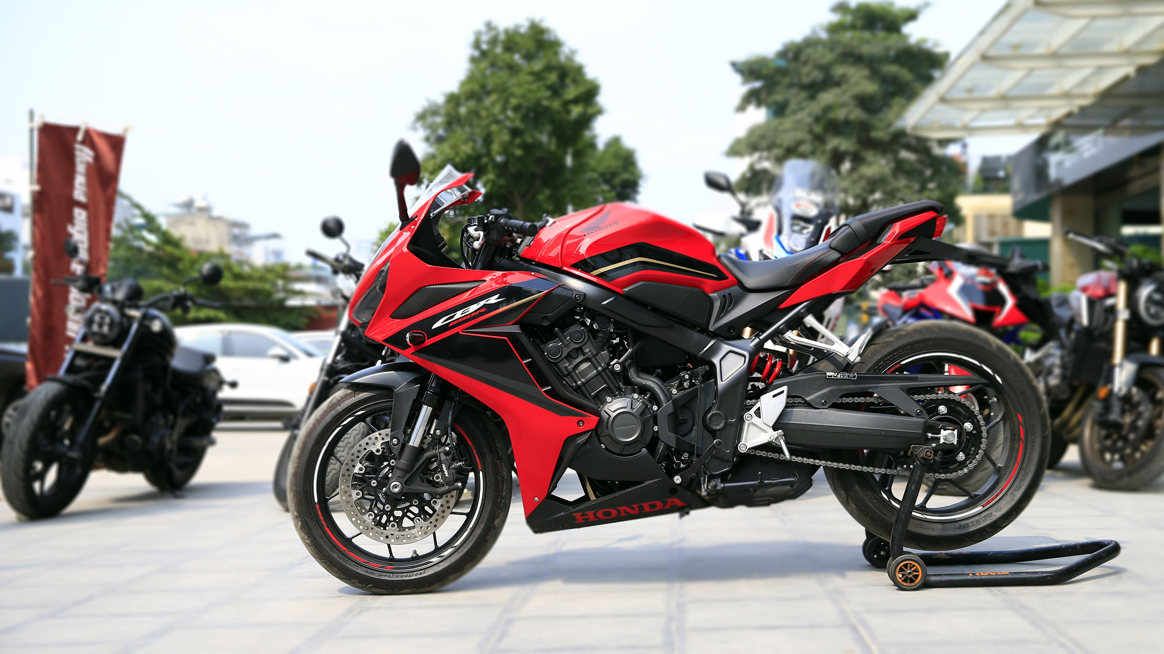 Thế giới 2 bánh: Diện kiến Honda CBR650R 2023 – mẫu sportbike đích thực dành cho “người mới” - Ảnh 4.