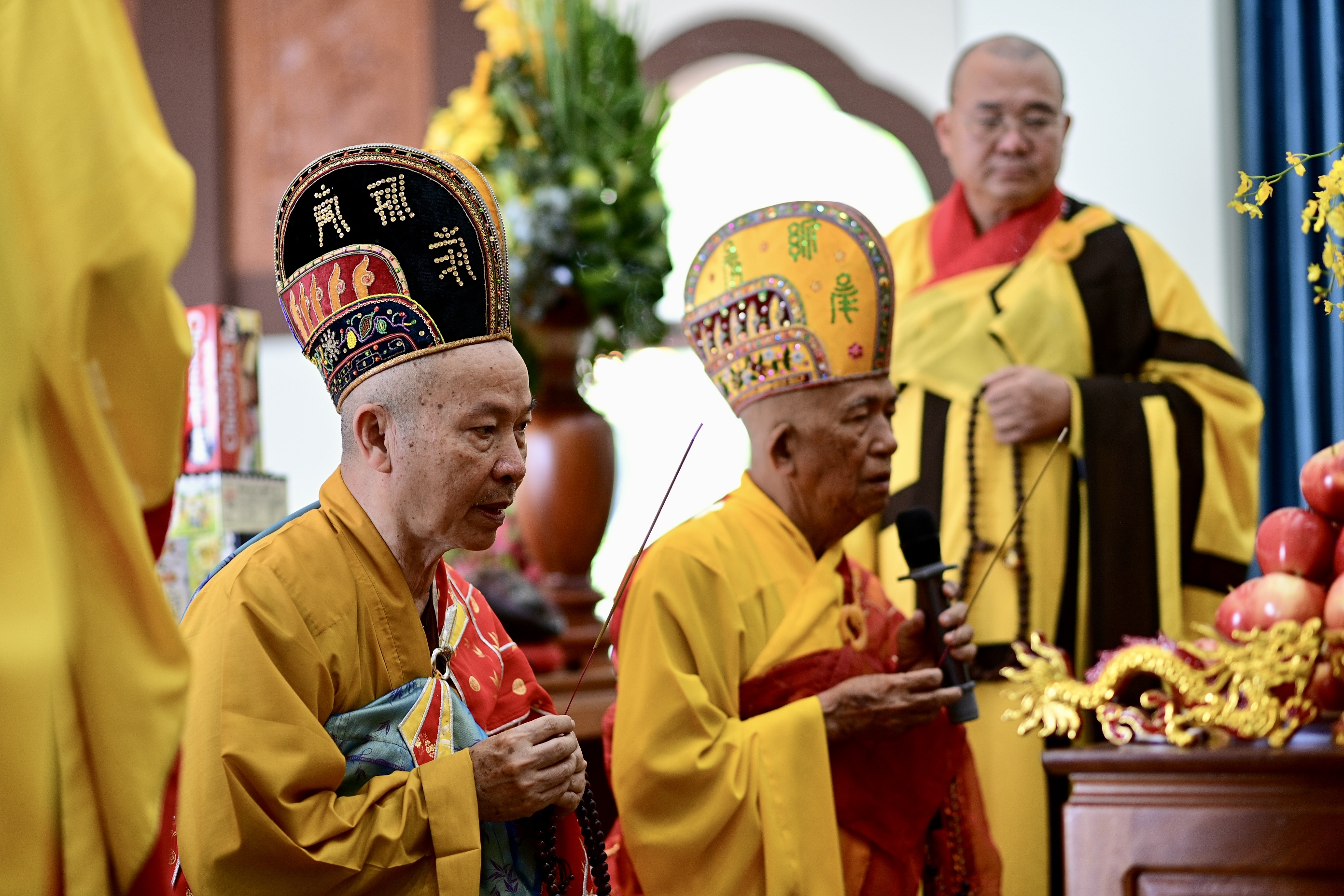 Dưới sự chủ trì của Hòa thượng Thích Niệm Thới - Trưởng ban Trị sự Phật giáo tỉnh Tây Ninh, Lễ khánh đản Bồ Tát Quán Thế Âm diễn ra trang nghiêm từ 13h30 ngày 10/3 (nhằm ngày đản sinh của Quán Thế Âm Bồ Tát 19/02 âm lịch) tại Chùa Bà. Là ngôi chùa có tuổi đời 300 năm, Chùa Bà tại núi Bà Đen gắn liền với huyền tích Linh Sơn Thánh Mẫu – biểu tượng tín ngưỡng của người dân Nam Bộ và được người dân nơi đây tôn làm Bồ Tát. (Ảnh: Sun World Baden Mountain)