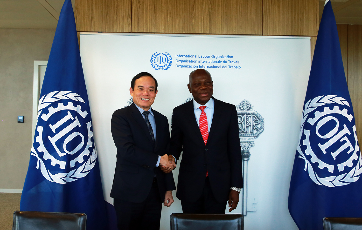 Phó Thủ tướng Trần Lưu Quang trong cuộc gặp với Tổng Giám đốc Tổ chức Lao động quốc tế (ILO) Gilbert Houngbo