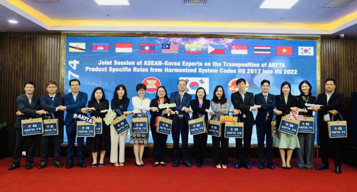 Đại diện Hàn Quốc và 10 nước ASEAN cùng Ban Thư ký ASEAN, Cục Xuất nhập khẩu Bộ Công Thương tại hội nghị.