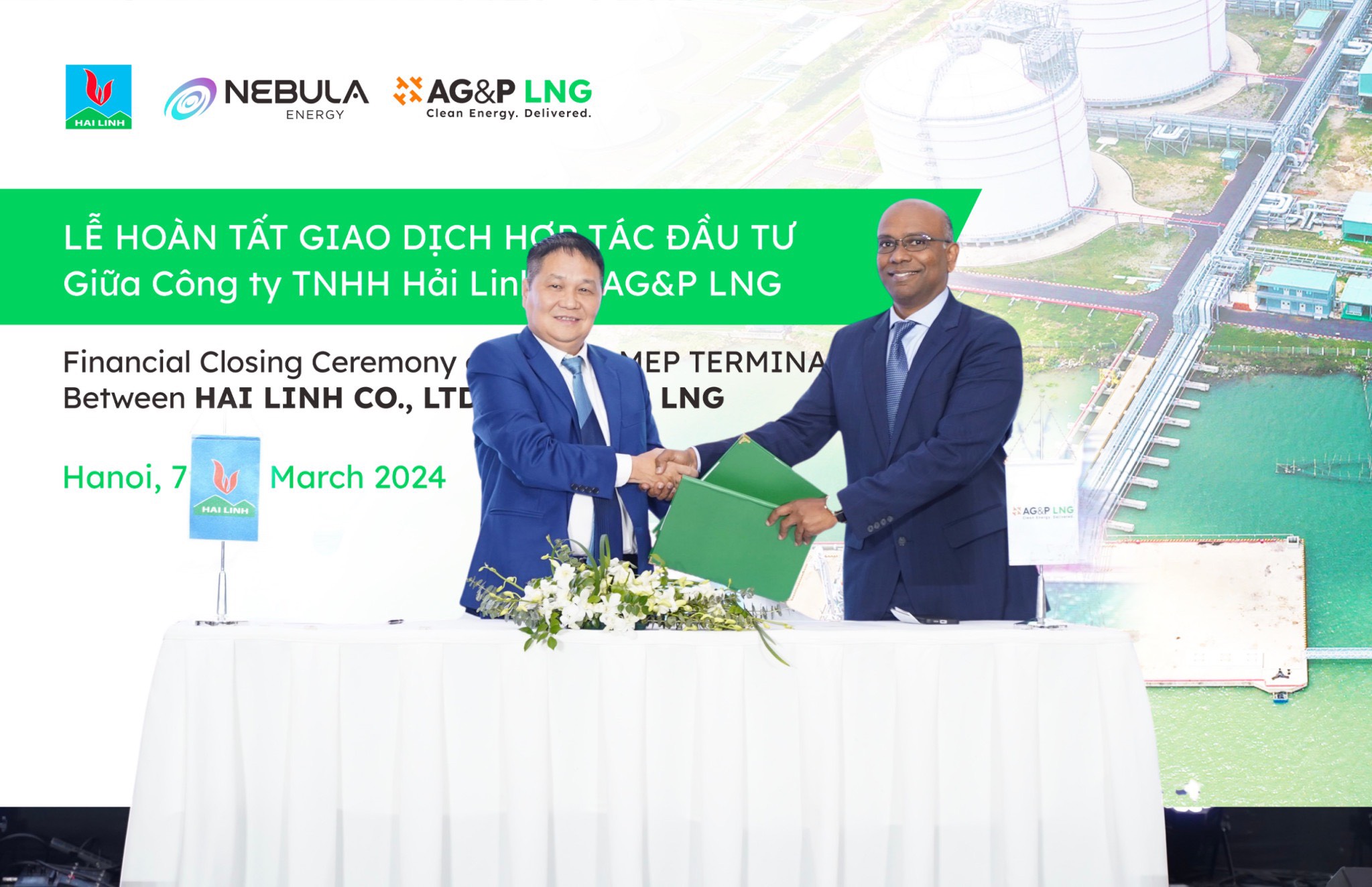 Ông Lê Văn Tám, Tổng Giám đốc Công ty TNHH Hải Linh và Ông Karthik Sathyamoorthy, Giám đốc Điều hành AG&P LNG tại lễ ký kết