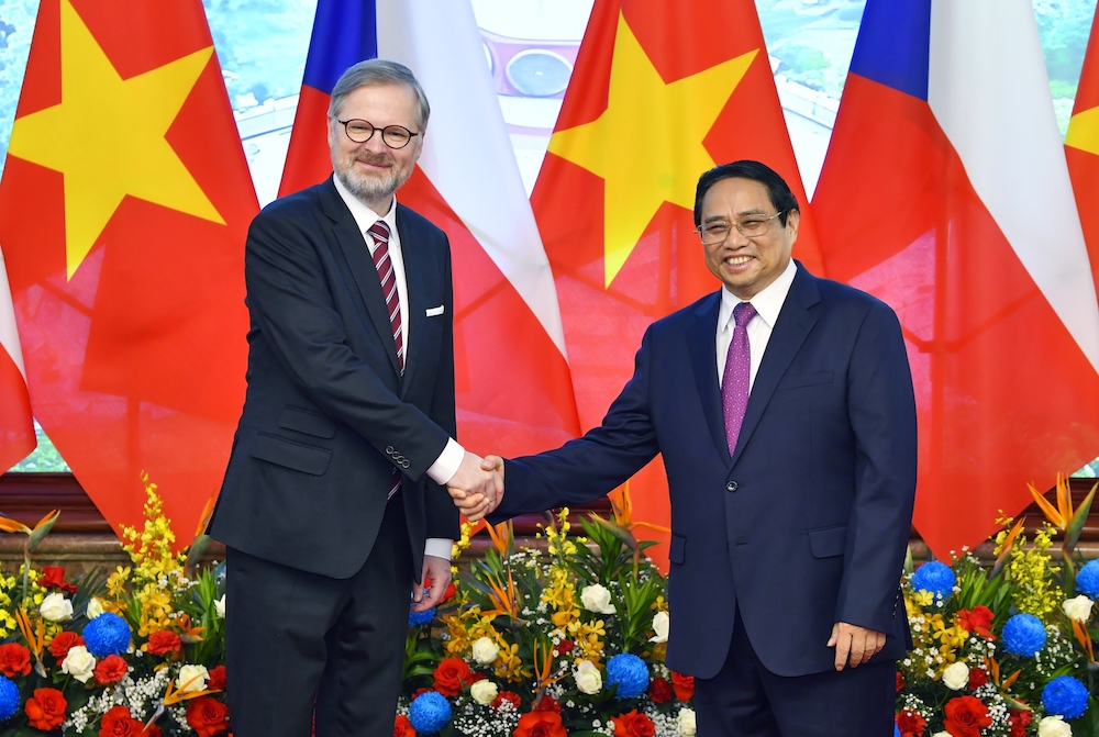 Thủ tướng Petr Fiala và Thủ tướng Phạm Minh Chính trước khi tiến hành hội đàm. (Ảnh: ĐT)
