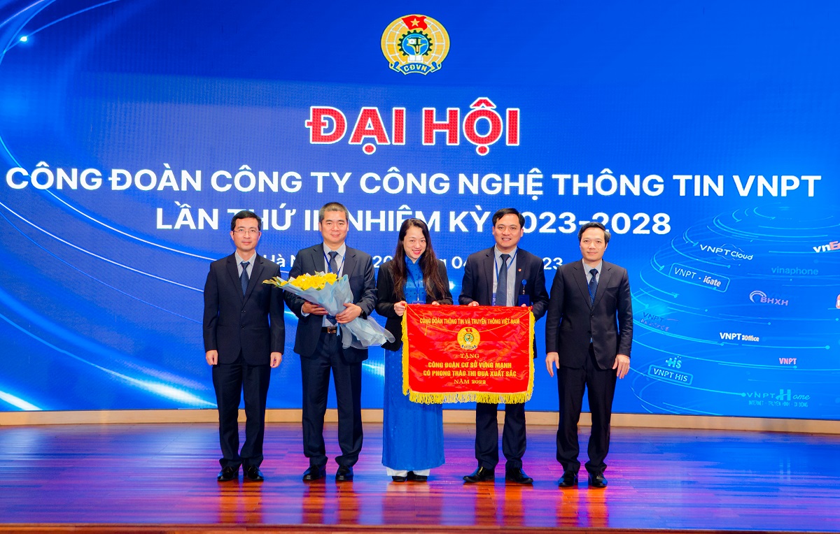 Công đoàn Thông tin và Truyền thông Việt Nam, tặng Cờ thi đua cho Công đoàn Công ty Công nghệ thông tin VNPT.