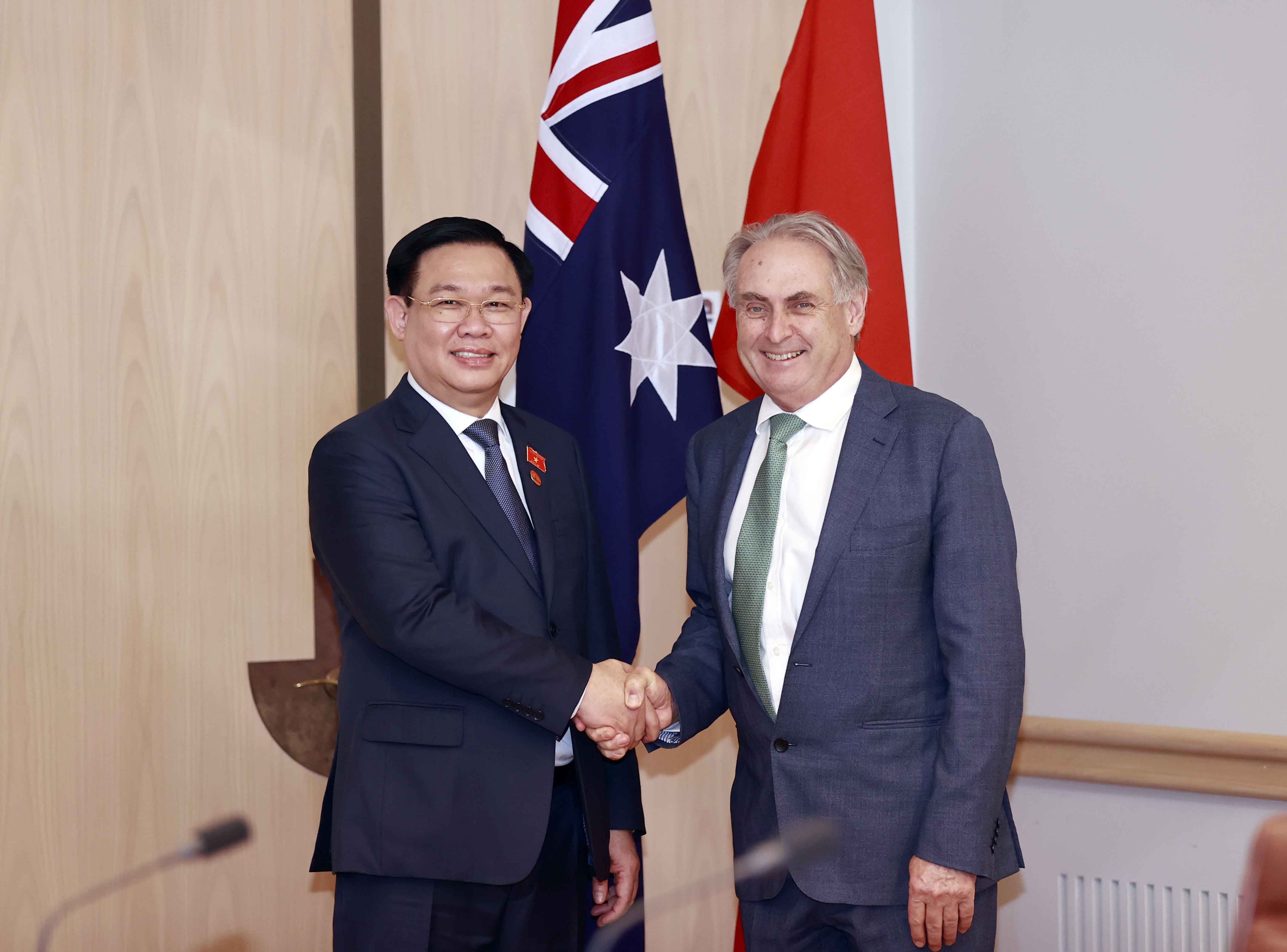Chủ tịch Quốc hội Vương Đình Huệ tiếp Bộ trưởng Thương mại và Du lịch Australia Don Farrell.