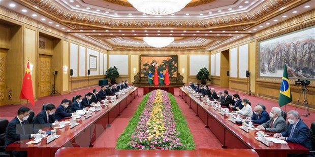 Chủ tịch Trung Quốc Tập Cận Bình và Tổng thống Brazil Luiz Inacio Lula da Silva tại cuộc gặp ở Bắc Kinh, Trung Quốc, ngày 14/4. (Ảnh: THX/TTXVN)