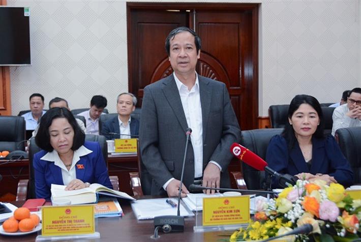 Chủ nhiệm Uỷ ban Văn hoá, Giáo dục của Quốc hội Nguyễn Đắc Vinh trao đổi tại buổi làm việc