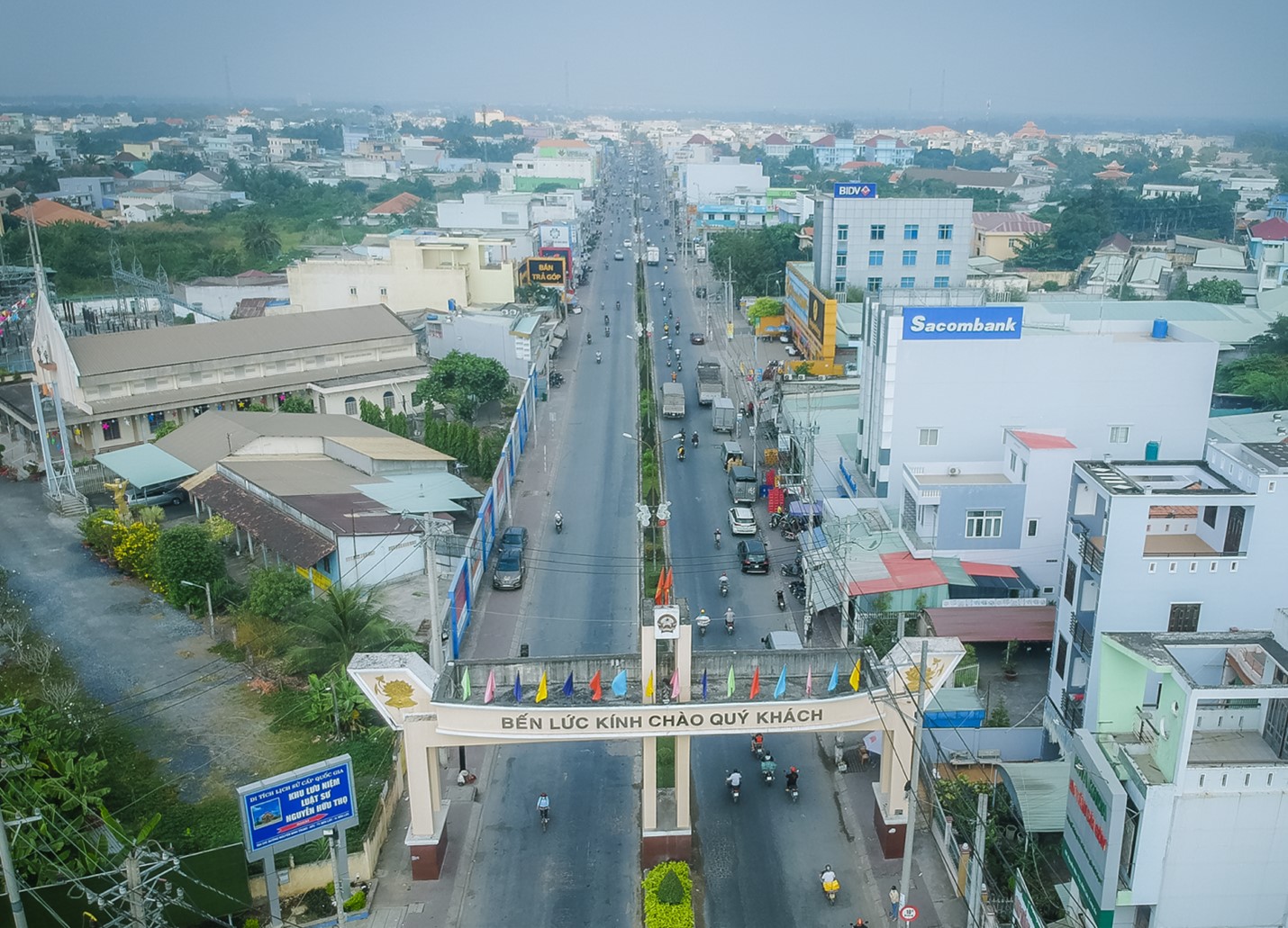 Trong giai đoạn 2021-2025 sẽ đưa Bến Lức đạt đô thị loại II – đây sẽ là trung tâm kinh tế, văn hóa, hành chính, giáo dục, thương mại - dịch vụ, đầu mối giao thông.