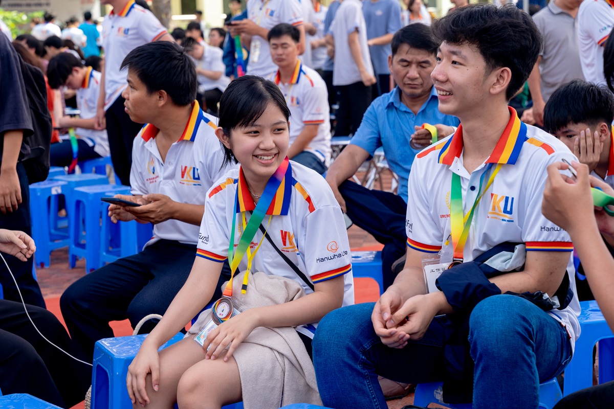Các thí sinh tham dự Kỳ thi Olympic tin học miền Trung và Tây Nguyên lần thứ V