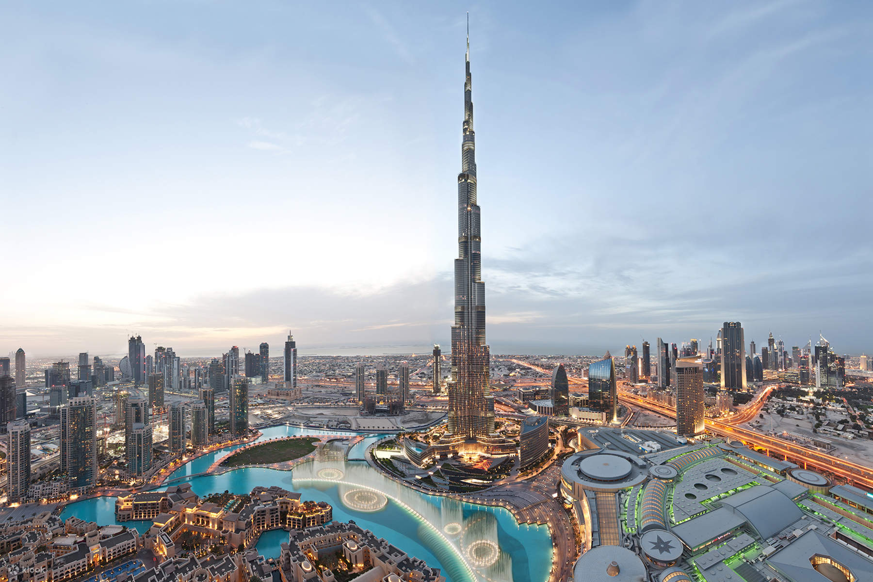 Tháp Burj Khalifa, tòa nhà cao nhất thế giới, biểu tượng của thành phố Dubai và Các tiểu Vương quốc Ả rập Thống nhất (UAE)