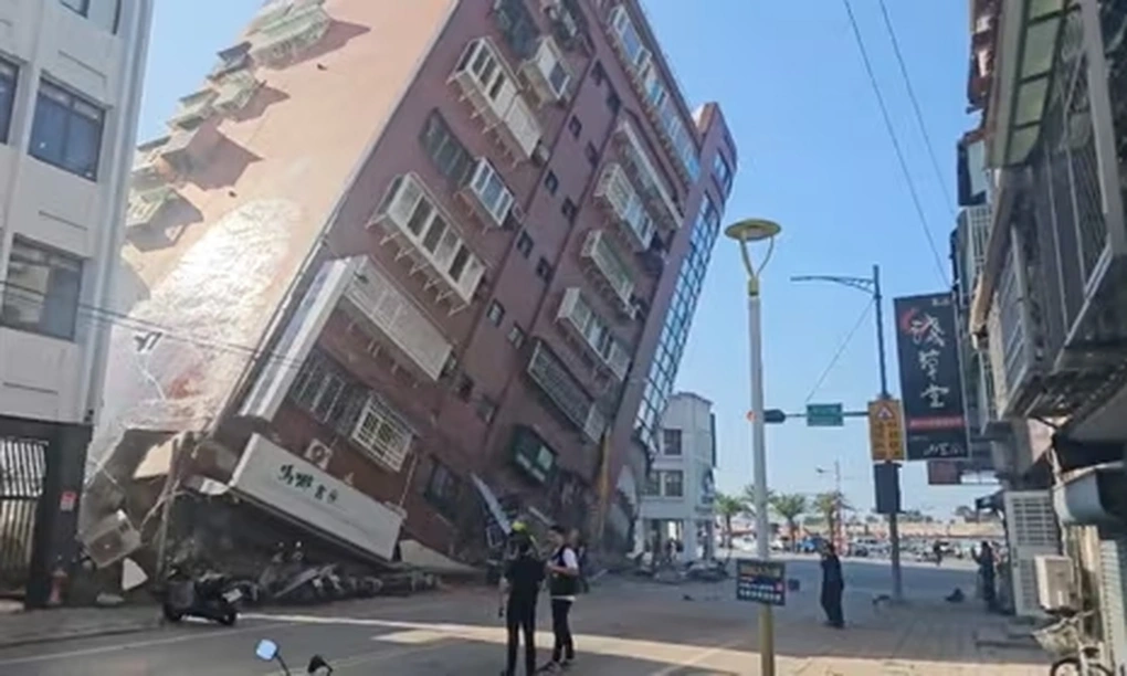 Trung tâm báo tin động đất và cảnh báo sóng thần - Viện Vật lý Địa cầu của Việt Nam cho biết đang tiếp tục theo dõi trận động đất mạnh 7.3 độ ở Đài Loan (Trung Quốc) - Ảnh: AFP