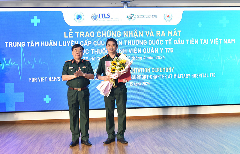 Thượng tướng Hoàng Xuân Chiến trao Quyết định thành lập Trung tâm ITLS đầu tiên tại Việt Nam trực thuộc Bệnh viện Quân y 175.