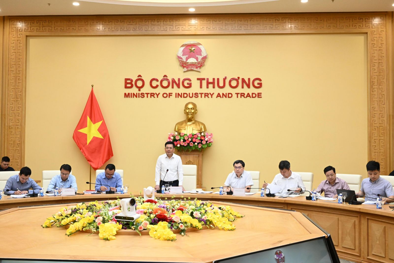 Bộ trưởng Bộ Công Thương Nguyễn Hồng Diên chỉ đạo: Tuyệt đối không để thiếu điện trong mọi tình huống. 