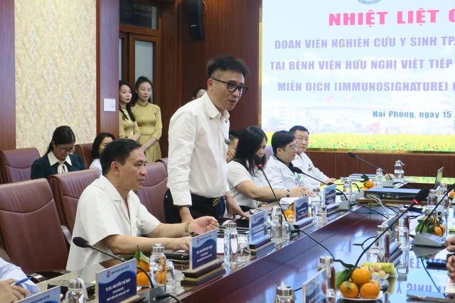 TS.BS Đỗ Mạnh Thắng, Giám đốc Bệnh viện Hữu nghị Việt Tiệp phát biểu tại cuộc họp.