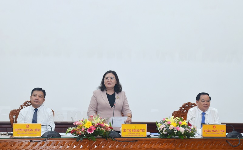 Quyền Bí thư Tỉnh ủy - Chủ tịch HĐND tỉnh Hồ Thị Hoàng Yến phát biểu tại buổi làm việc.