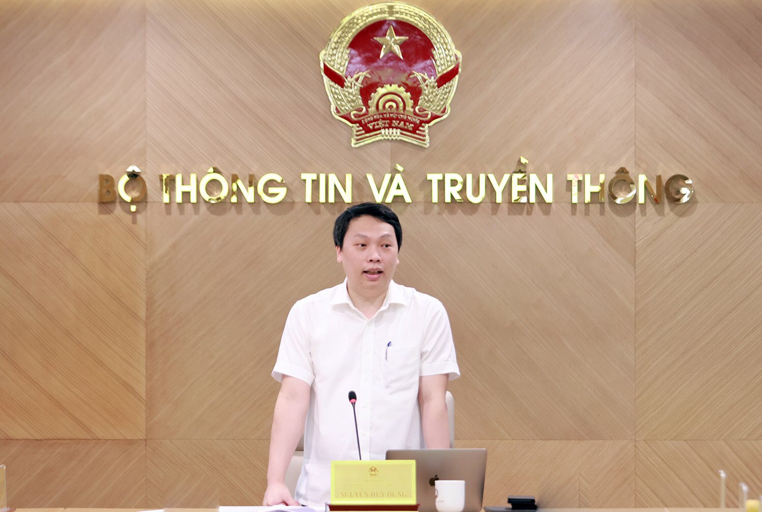 hứ trưởng Nguyễn Huy Dũng phát biểu biểu kết luận Hội nghị. Ảnh: mic.gov.vn