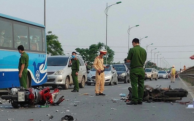 Hiện trường vụ tai nạn giao thông tại huyện Thường Tín, Hà Nội (Ảnh: Hà Nội mới)