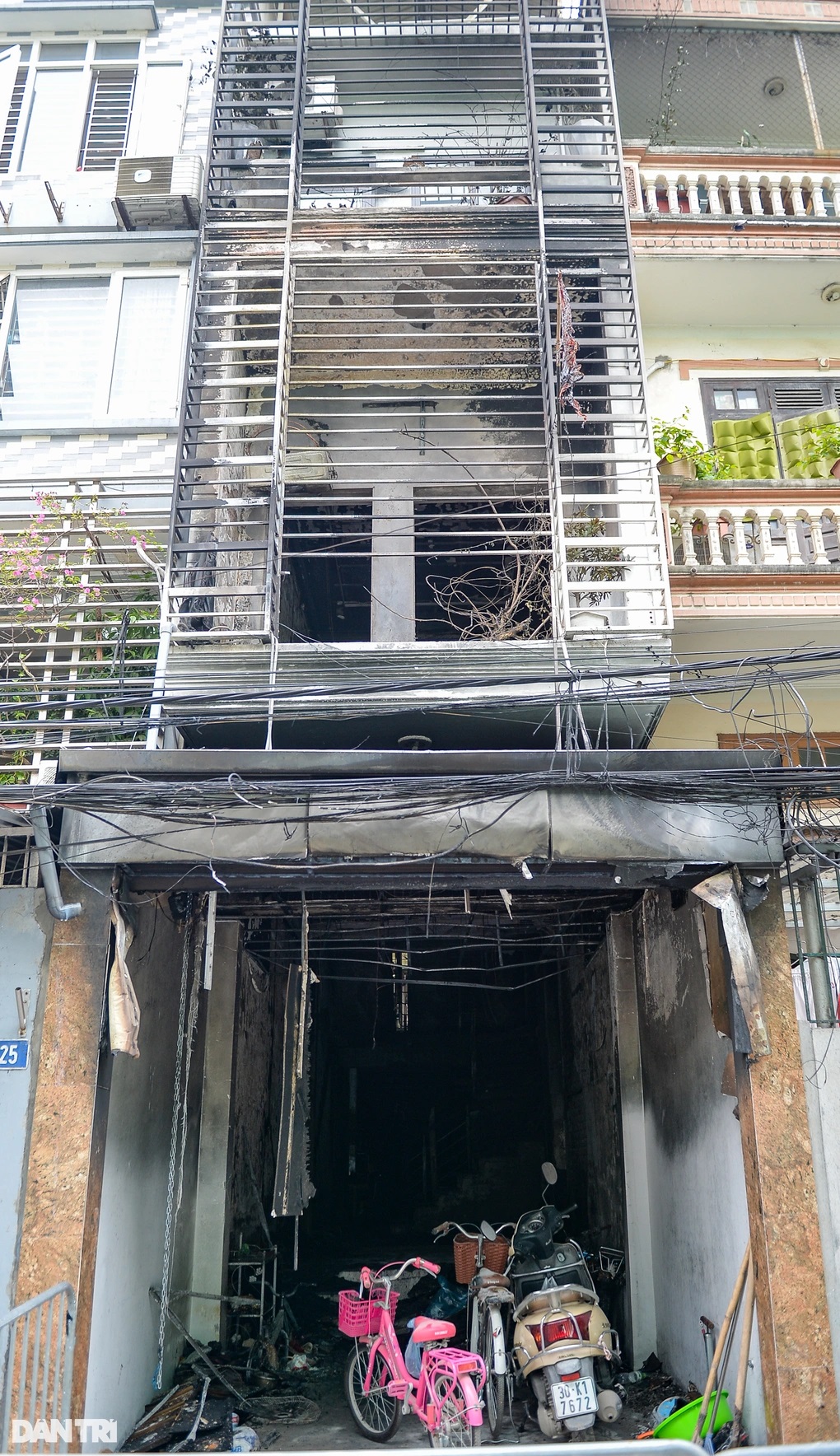 Phía trước căn nhà xảy ra vụ cháy (Ảnh: Nguyễn Hải).