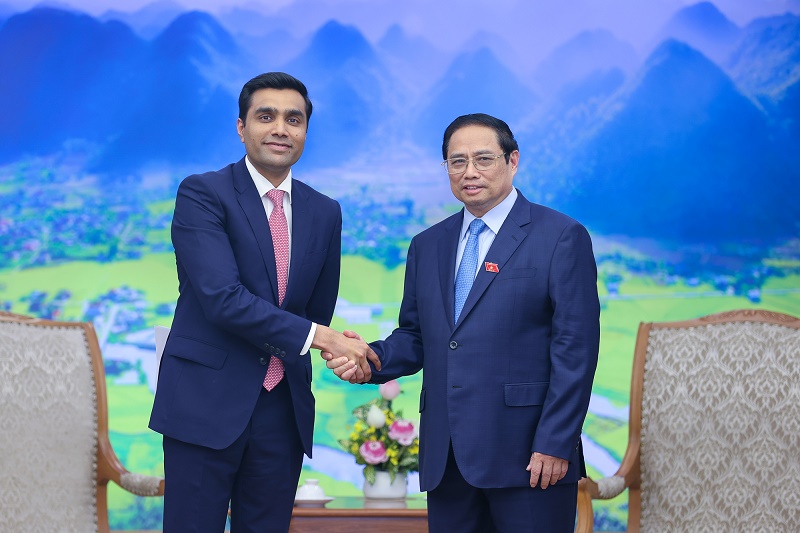 Thủ tướng Phạm Minh Chính tiếp ông Karan Adani, Tổng Giám đốc Công ty Cảng và Đặc khu kinh tế, thuộc Tập đoàn Adani - Ảnh: VGP